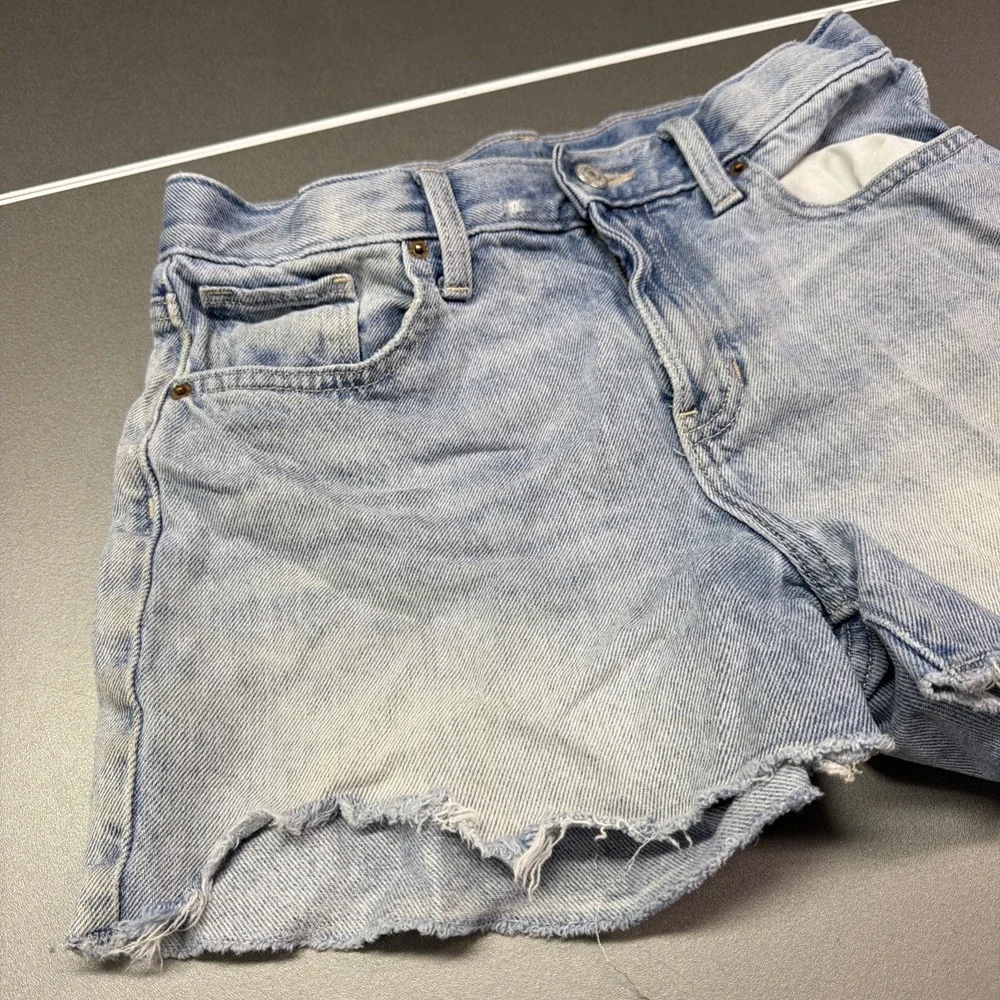 Old Navy Girls Light Wash Raw Hem Denim Shorts Flower Embroidery Size 12 Plus